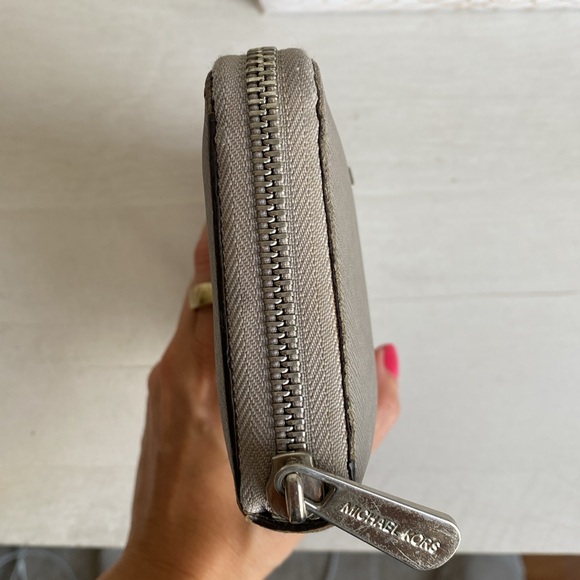 Michael Kors Wallet - Picture 3 of 6